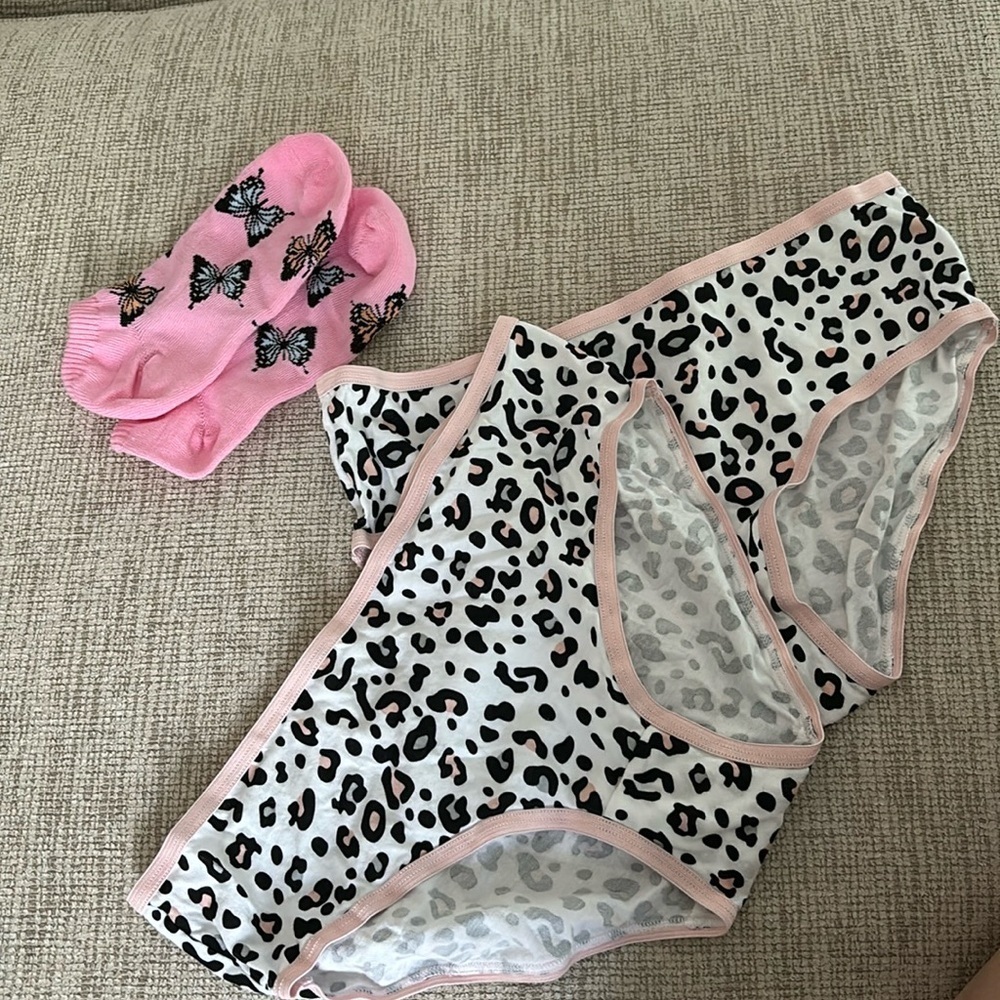 FREE! NWOT! Cat & Jack cheetah print kids size 14 and butterfly socks